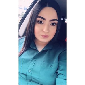 Meet your Posher, Yesenia